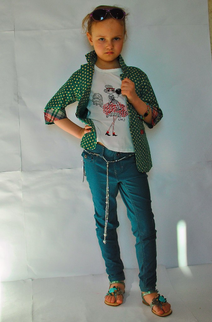 Фото 5: Классические джинсы Calvin Klein для девочек на лето